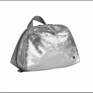 Athleta Women's Travel Toiletry Bag Silver Camo